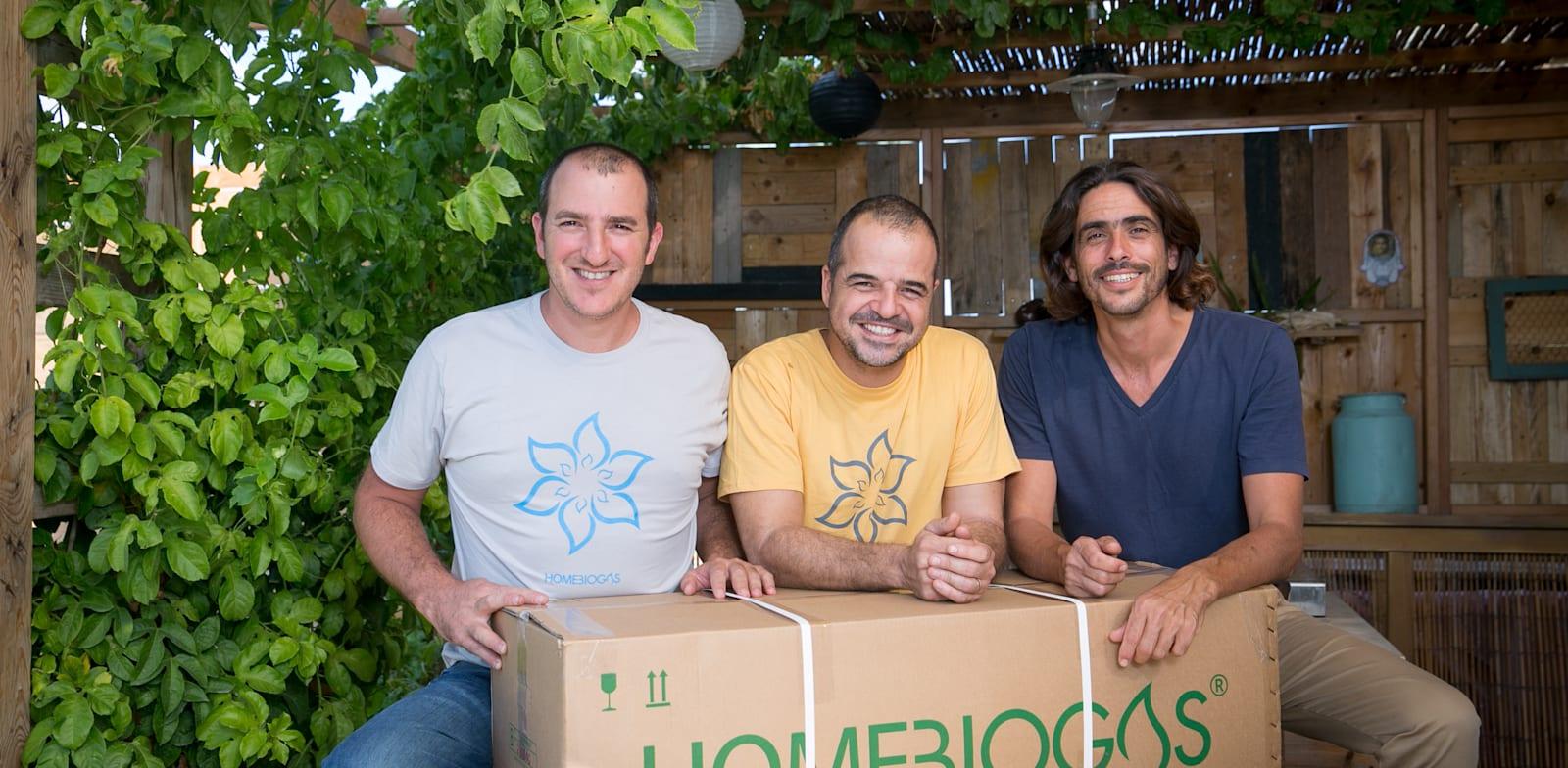 מייסדי החברה יאיר טלר (מימין), אושיק אפרתי וארז לנצר. ''פעם היינו נחשבים מחבקי עצים'' / צילום: באדיבות HomeBiogas