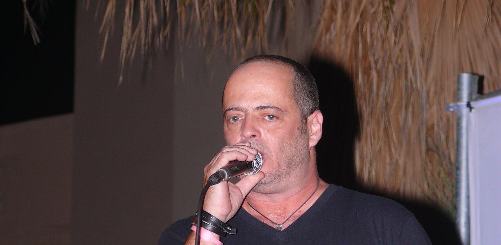 אדם, בהופעה ב-2011 / צילום: ויקיפדיה