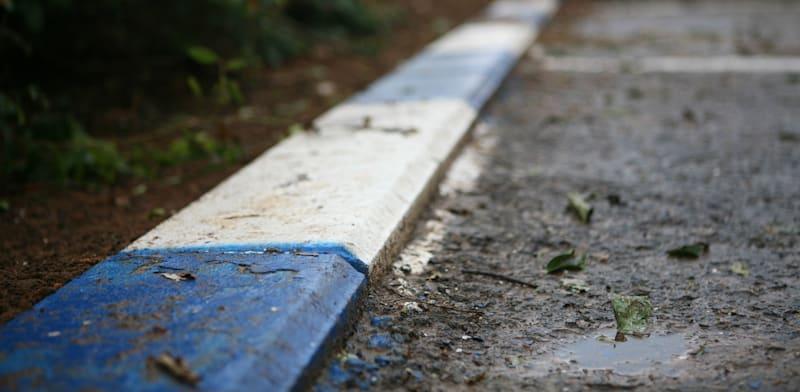 מדרכה כחול לבן / צילום: עינת לברון