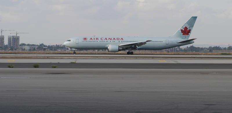 מטוס אייר קנדה בנתב''ג / צילום: איל יצהר