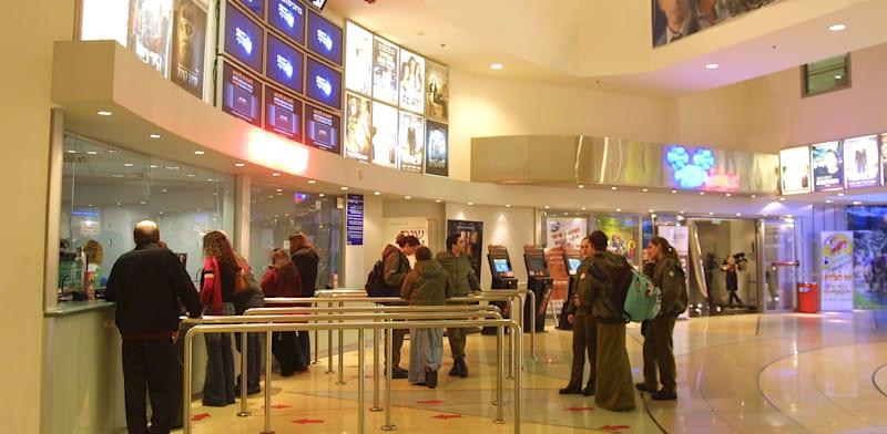 קופות כרטיסים בבית הקולנוע / צילום: עינת לברון