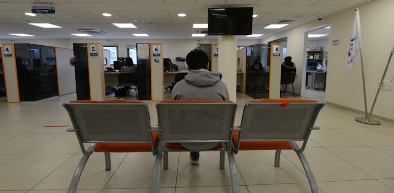 לשכת התעסוקה בחולון / צילום: איל יצהר