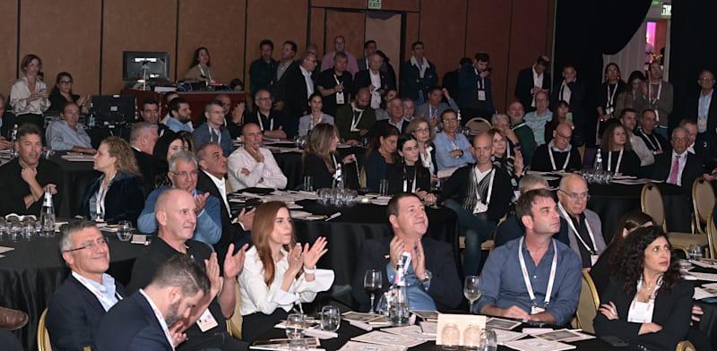 באי ערב פתיחת הוועידה באולם / צילום: תמר מצפי