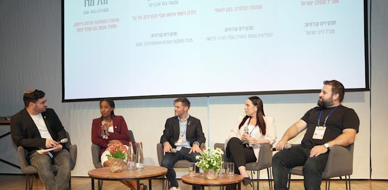 איתי ראב''ד, עדי הוברמן-מזוז, גיל פלדמן ומזל מרו, בפאנל משותף בכנס 40 עד 40 / צילום: כדיה לוי