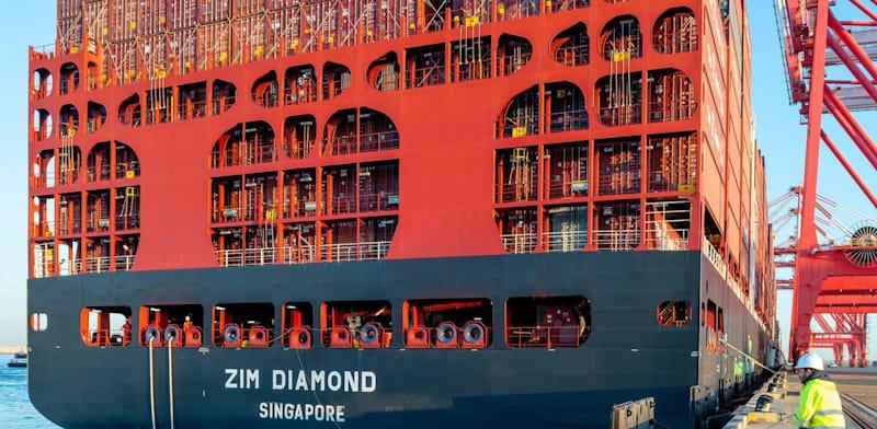 אוניית ZIM DIAMOND בנמל המפרץ / צילום: אריאל ורהפטיג