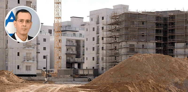 אתר בנייה. בעיגול: ראש הלמ''ס והסטטיסטיקן הלאומי פרופ' ירון פלוס / צילום: ויקיפדיה אתר בנייה. בעיגול: ראש הלמ''ס והסטטיסטיקן הלאומי פרופ' ירון פלוס / צילום: ויקיפדיה