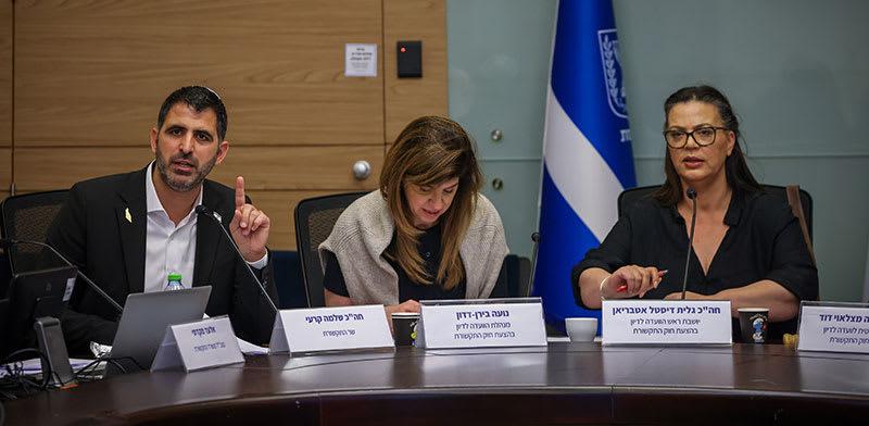 ח''כ גלית דיסטל אטבריאן, נועה בירן דדון, ושר התקשורת שלמה קרעי / צילום: נועם מושקוביץ - דוברות הכנסת