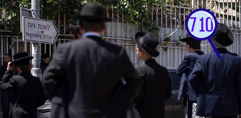 האמירה ''על הציבור החרדי למצוא דרך לתרום למאמץ המלחמתי'' נמצאת בצלילה חופשית / צילום: ap, Ohad Zwigenberg