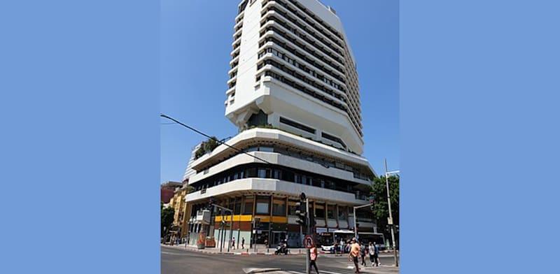 מלון לייטהאוס של רשת בראון בתל אביב / צילום: ויקיפדיה מלון לייטהאוס של רשת בראון בתל אביב / צילום: ויקיפדיה