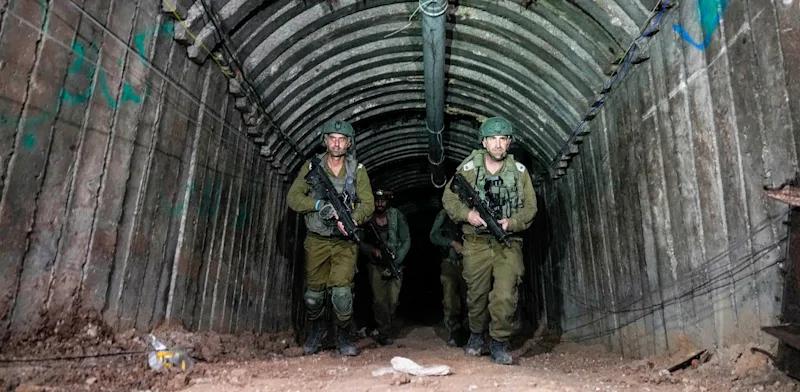 כוחות צה''ל סורקים מנהרות חמאס סמוך למעבר ארז / צילום: Associated Press, Ariel Schalit כוחות צה''ל סורקים מנהרות חמאס סמוך למעבר ארז / צילום: Associated Press, Ariel Schalit