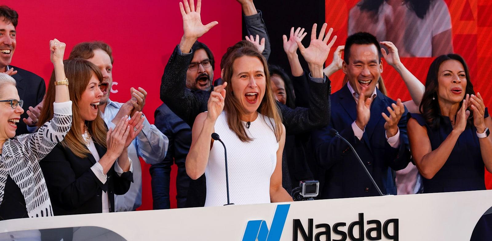 אן ווייציצקי, מנכ''לית ומייסדת 23andMe בהנפקת החברה בנאסד''ק / צילום: Reuters, PETER DASILVA אן ווייציצקי, מנכ''לית ומייסדת 23andMe בהנפקת החברה בנאסד''ק / צילום: Reuters, PETER DASILVA