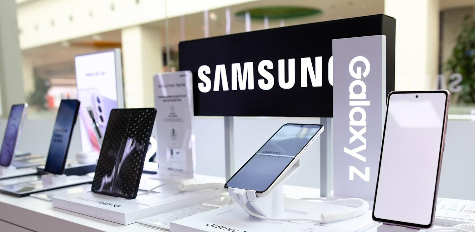 מוצרי SAMSUNG / צילום: Shutterstock מוצרי SAMSUNG / צילום: Shutterstock