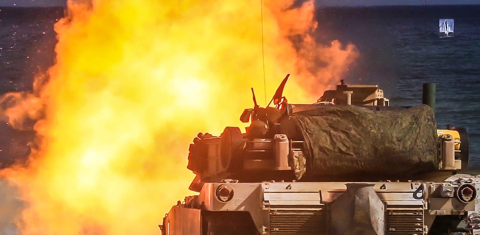 טנק מדגם אברמס M1A1 של המארינס / צילום: Reuters, ABACA טנק מדגם אברמס M1A1 של המארינס / צילום: Reuters, ABACA