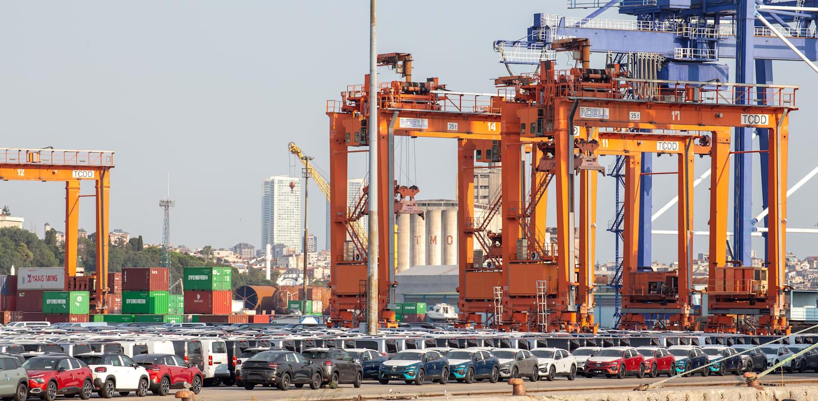 רכבים מוכנים ליצוא בטורקיה, ב־2023 / צילום: Shutterstock רכבים מוכנים ליצוא בטורקיה, ב־2023 / צילום: Shutterstock