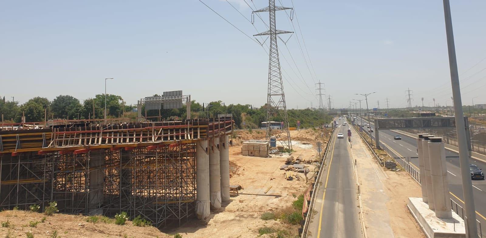 העבודות על הגשר בנתיבי איילון / צילום: אסף זגריזק העבודות על הגשר בנתיבי איילון / צילום: אסף זגריזק