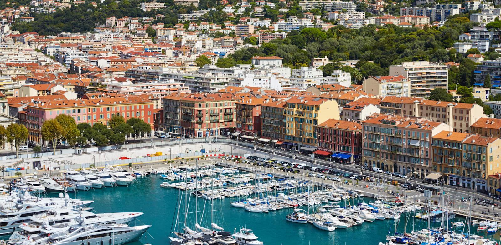 סירות ויאכטות בנמל ניס, צרפת. המיליונרים מתכוננים לעזיבה / צילום: Shutterstock סירות ויאכטות בנמל ניס, צרפת. המיליונרים מתכוננים לעזיבה / צילום: Shutterstock
