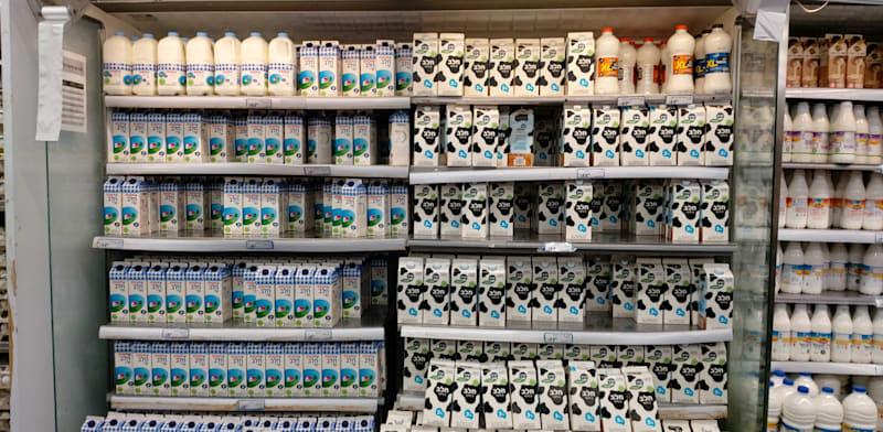 מדפי חלב בסופרמרקט / צילום: גלובס מדפי חלב בסופרמרקט / צילום: גלובס