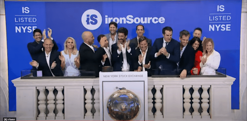 הנפקת איירון סורס בניו יורק / צילום: צילום מסך מתוך יוטיוב הנפקת איירון סורס בניו יורק / צילום: צילום מסך מתוך יוטיוב