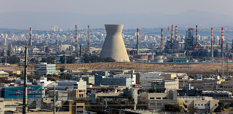 בתי הזיקוק של בז''ן בחיפה / צילום: שלומי יוסף בתי הזיקוק של בז''ן בחיפה / צילום: שלומי יוסף