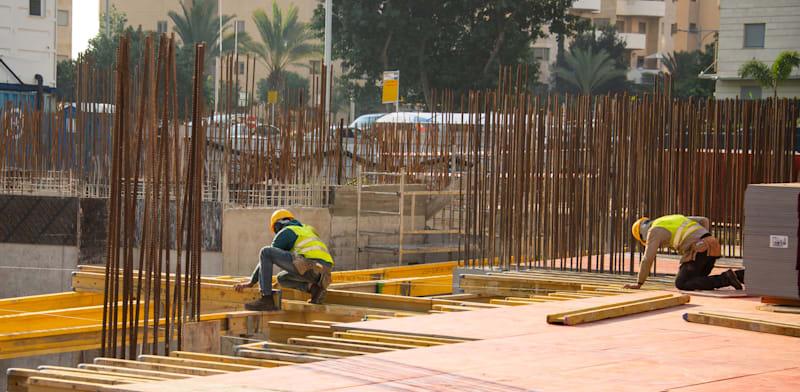 פועלי בניין / צילום: Shutterstock פועלי בניין / צילום: Shutterstock