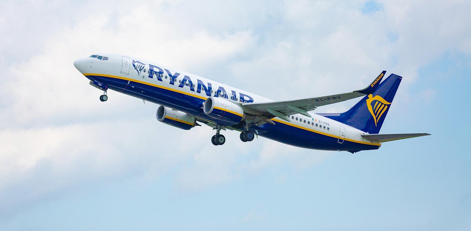 מטוס של חברת ריינאייר / צילום: Piote Mitelski, ryanair מטוס של חברת ריינאייר / צילום: Piote Mitelski, ryanair