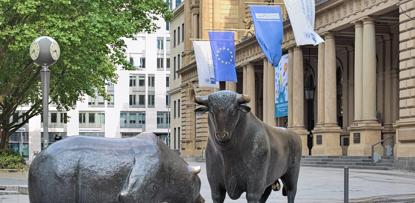 הבורסה בפרנקפורט, גרמניה / צילום: Shutterstock הבורסה בפרנקפורט, גרמניה / צילום: Shutterstock