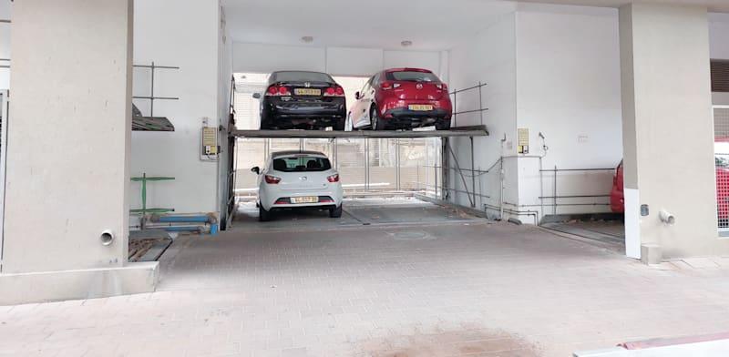 חניה רובוטית. ''מחיר יצירתו של מקום חניה משפיע באופן ישיר על עלויות הבנייה ועל צורת הבנייה'' / צילום: הלית ינאי חניה רובוטית. ''מחיר יצירתו של מקום חניה משפיע באופן ישיר על עלויות הבנייה ועל צורת הבנייה'' / צילום: הלית ינאי