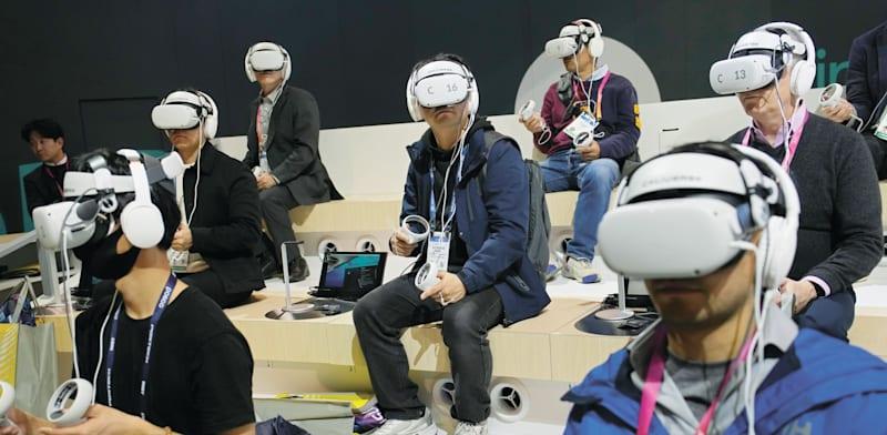אוזניות VR של מטאוורס מוצגות בתערוכת הטכנולוגיה בלאס וגאס / צילום: ap, John Locher אוזניות VR של מטאוורס מוצגות בתערוכת הטכנולוגיה בלאס וגאס / צילום: ap, John Locher
