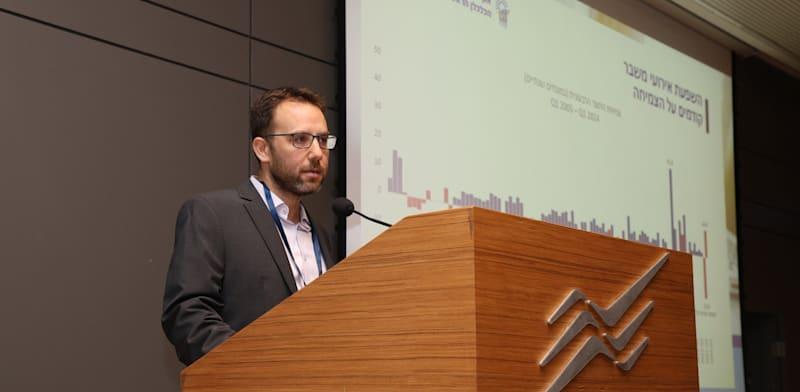 ד''ר שמואל אברמזון, הכלכלן הראשי במשרד האוצר / צילום: עופר עמרם ד''ר שמואל אברמזון, הכלכלן הראשי במשרד האוצר / צילום: עופר עמרם