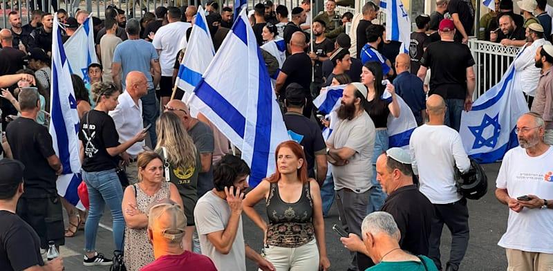 מפגינים בכניסה לבסיס בית ליד, מוקדם יותר השנה / צילום: Reuters, Rami Amichay מפגינים בכניסה לבסיס בית ליד, מוקדם יותר השנה / צילום: Reuters, Rami Amichay