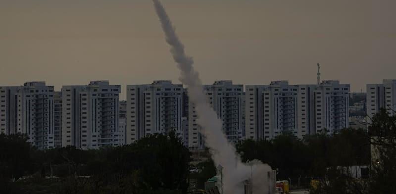 טיל מיירט של כיפת ברזל / צילום: Associated Press, Ariel Schalit טיל מיירט של כיפת ברזל / צילום: Associated Press, Ariel Schalit