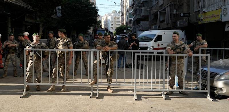 חיילי צבא לבנון מאבטחים אתר שהותקף על ידי צה''ל בדרום ביירות, השבוע / צילום: ap, Bilal Hussein חיילי צבא לבנון מאבטחים אתר שהותקף על ידי צה''ל בדרום ביירות, השבוע / צילום: ap, Bilal Hussein