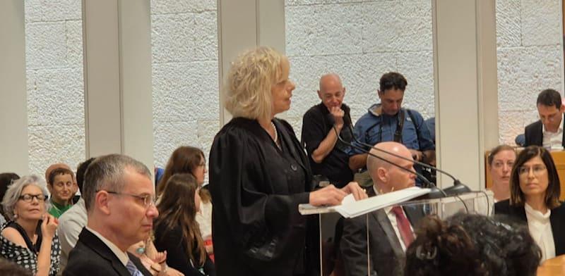 היועמ''שית גלי בהרב-מיארה ושר המשפטים יריב לוין בטקס הפרישה של ממלא-מקום נשיא בית המשפט העליון, השופט עוזי פוגלמן / צילום: ניצן שפיר היועמ''שית גלי בהרב-מיארה ושר המשפטים יריב לוין בטקס הפרישה של ממלא-מקום נשיא בית המשפט העליון, השופט עוזי פוגלמן / צילום: ניצן שפיר