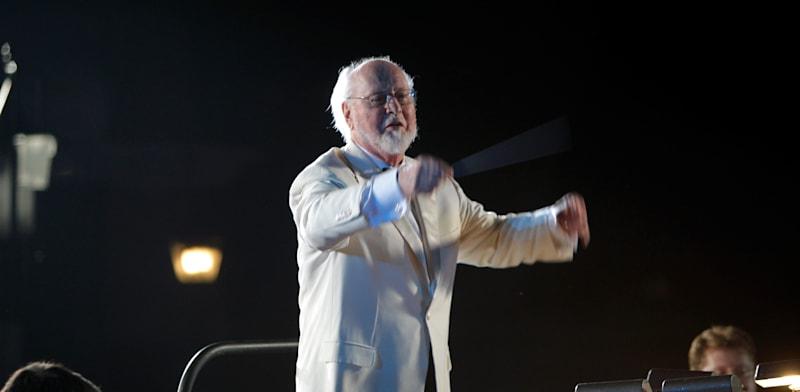 וויליאמס מנצח על התזמורת הפילהרמונית של אורלנדו. לחנים חוצי גבולות תרבות ושפה / צילום: ap, John Raoux וויליאמס מנצח על התזמורת הפילהרמונית של אורלנדו. לחנים חוצי גבולות תרבות ושפה / צילום: ap, John Raoux