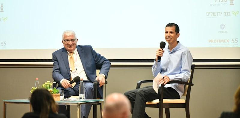 אלחנן רוזנהיים, מייסד ומנכ''ל פרופימקס בשיחה עם דרור מרמור, גלובס / צילום: יוסי כהן אלחנן רוזנהיים, מייסד ומנכ''ל פרופימקס בשיחה עם דרור מרמור, גלובס / צילום: יוסי כהן
