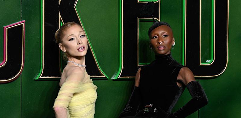 סינתיה אריבו ואריאנה גרנדה בבכורת ''מרשעת'' בבריטניה. סרט רב–דורי אולטימטיבי / צילום: Reuters, Doug Peters סינתיה אריבו ואריאנה גרנדה בבכורת ''מרשעת'' בבריטניה. סרט רב–דורי אולטימטיבי / צילום: Reuters, Doug Peters