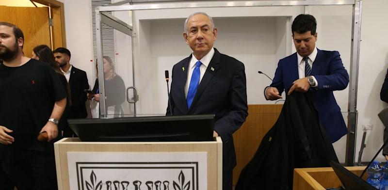ראש הממשלה בנימין נתניהו על דוכן העדים בבית המשפט המחוזי בתל אביב, היום (ד') / צילום: עמית שאבי, ידיעות אחרונות ראש הממשלה בנימין נתניהו על דוכן העדים בבית המשפט המחוזי בתל אביב, היום (ד') / צילום: עמית שאבי, ידיעות אחרונות