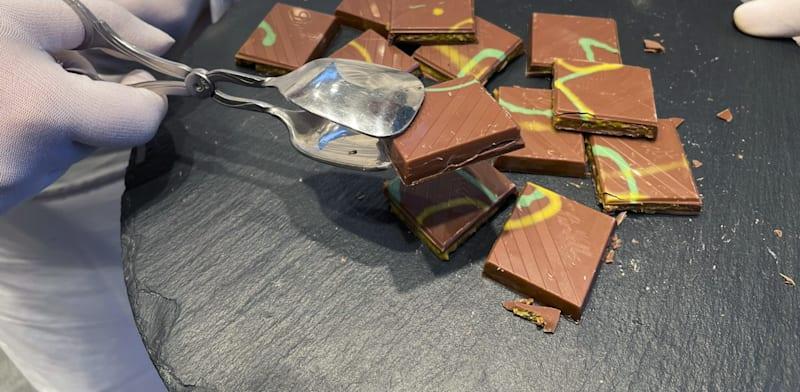 כל אחת מהחפיסות תימכר ב-15 אירו / צילום: ap, Daniel Niemann כל אחת מהחפיסות תימכר ב-15 אירו / צילום: ap, Daniel Niemann