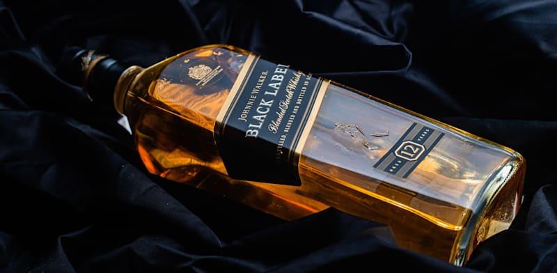 ג'וני ווקר. יתייקר ב-4.5% / צילום: Shutterstock, ElenaVah ג'וני ווקר. יתייקר ב-4.5% / צילום: Shutterstock, ElenaVah