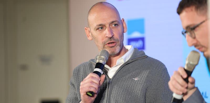 יקי נוימן, מנכ''ל דוראל, בשיחה עם דין שמואל אלמס בכנס חוזרים לצפון של גלובס / צילום: שלומי יוסף יקי נוימן, מנכ''ל דוראל, בשיחה עם דין שמואל אלמס בכנס חוזרים לצפון של גלובס / צילום: שלומי יוסף