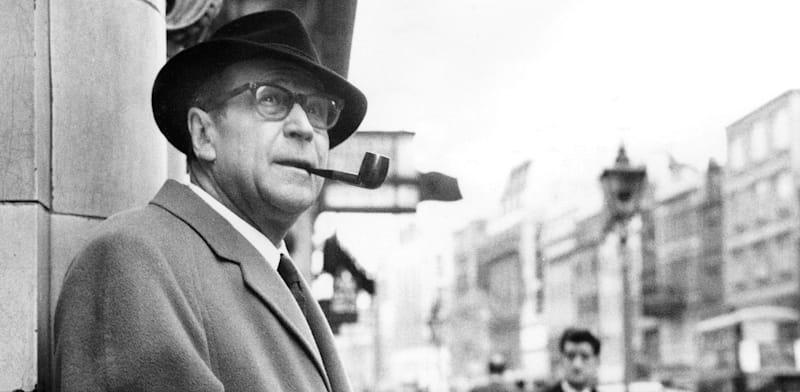 ז'ורז' סימנון בלונדון, 1962. כתב 60 עד 80 עמודים ביום / צילום: Reuters ז'ורז' סימנון בלונדון, 1962. כתב 60 עד 80 עמודים ביום / צילום: Reuters