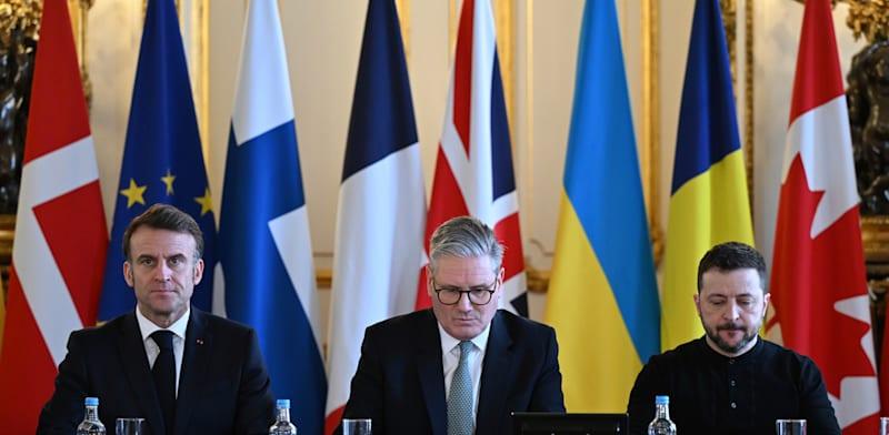 נשיא אוקראינה וולודימיר זלנסקי, ראש ממשלת בריטניה קיר סטארמר, ונשיא צרפת עמנואל מקרון / צילום: ap, Justin Tallis נשיא אוקראינה וולודימיר זלנסקי, ראש ממשלת בריטניה קיר סטארמר, ונשיא צרפת עמנואל מקרון / צילום: ap, Justin Tallis