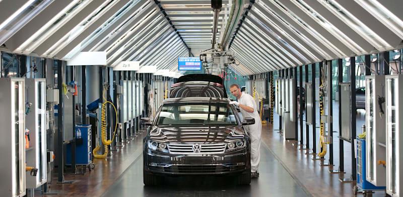 מפעל לייצור רכבים של פולקסוואגן בדרזדן, גרמניה / צילום: Associated Press, Jens Meyer מפעל לייצור רכבים של פולקסוואגן בדרזדן, גרמניה / צילום: Associated Press, Jens Meyer