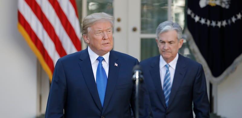 טראמפ מודיע על מועמדות פאוול לתפקיד הנגיד ב־2017. הנגיד הבטיח בעבר להילחם על המשך הכהונה / צילום: Reuters, Carlos Barria טראמפ מודיע על מועמדות פאוול לתפקיד הנגיד ב־2017. הנגיד הבטיח בעבר להילחם על המשך הכהונה / צילום: Reuters, Carlos Barria