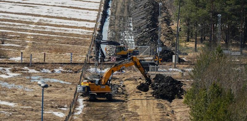 עבודות תשתית בגבול פינלנד־רוסיה. המוקשים בדרך? / צילום: Reuters, Sputnik/Ramil Sitdikov עבודות תשתית בגבול פינלנד־רוסיה. המוקשים בדרך? / צילום: Reuters, Sputnik/Ramil Sitdikov