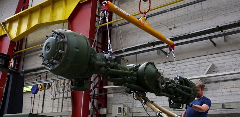 מפעל של ריינמטאל, יצרנית הנשק הגדולה בגרמניה / צילום: Reuters, KAI PFAFFENBACH מפעל של ריינמטאל, יצרנית הנשק הגדולה בגרמניה / צילום: Reuters, KAI PFAFFENBACH