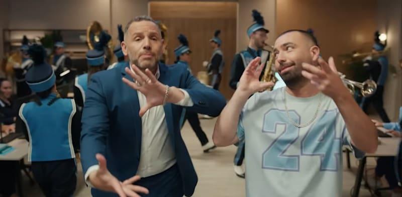 עומר אדם וגל תורן בקמפיין בנק לאומי / צילום: צילום מסך יוטיוב עומר אדם וגל תורן בקמפיין בנק לאומי / צילום: צילום מסך יוטיוב