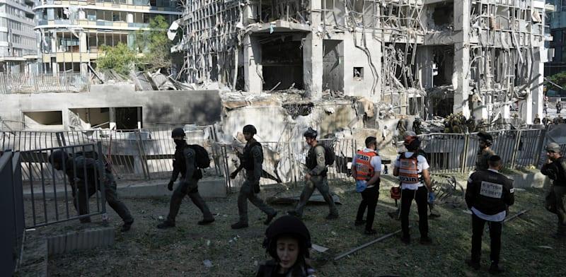 הפגיעה ברמת גן הבוקר / צילום: ap, Oded Balilty הפגיעה ברמת גן הבוקר / צילום: ap, Oded Balilty