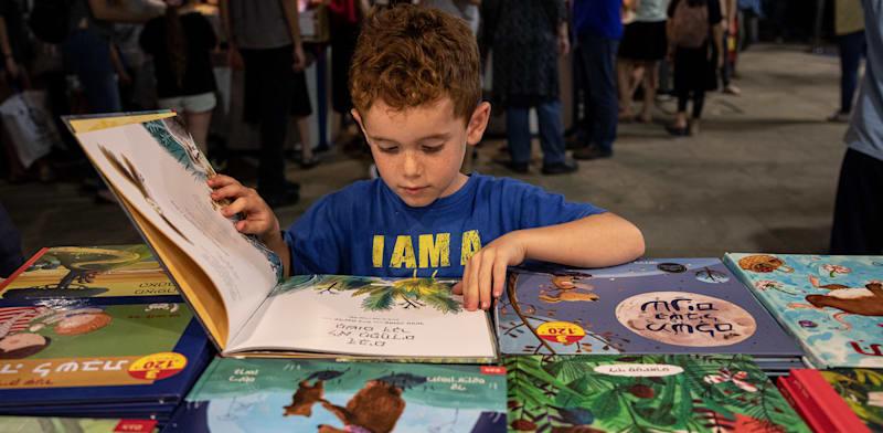 שבוע הספר בתל אביב בימים שקטים יותר. חמצן למו''ל / צילום: כדיה לוי שבוע הספר בתל אביב בימים שקטים יותר. חמצן למו''ל / צילום: כדיה לוי