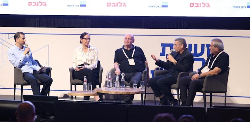 מימין: יגאל דמרי, יעקב אטרקצ'י, ישראל דוד ורות שוורץ בפאנל עם דרור מרמור בוועידת ישראל לנדל''ן / צילום: שלומי יוסף מימין: יגאל דמרי, יעקב אטרקצ'י, ישראל דוד ורות שוורץ בפאנל עם דרור מרמור בוועידת ישראל לנדל''ן / צילום: שלומי יוסף
